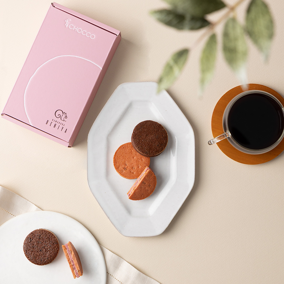 CHOCCO4個入箱+お皿載せイメージ