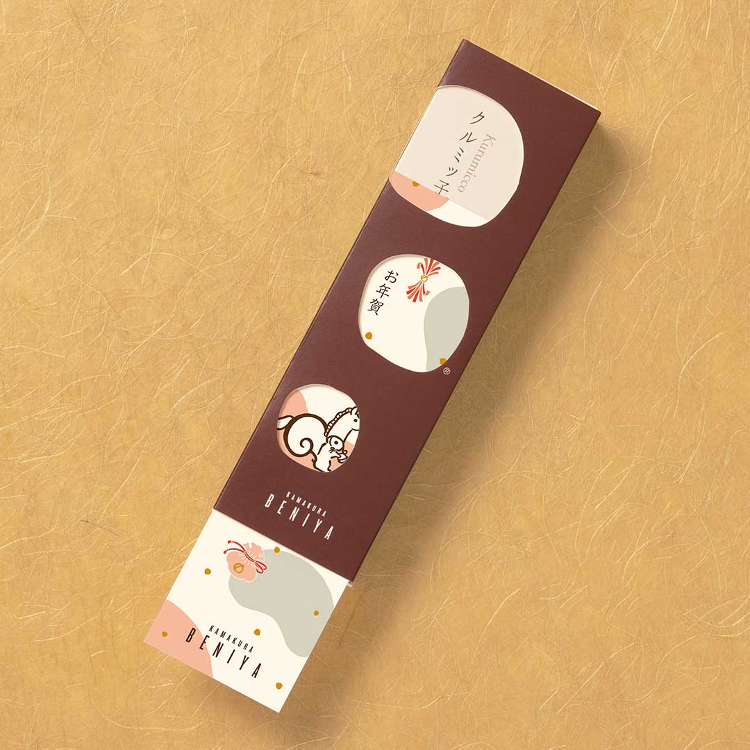 【2026年版】クルミッ子かわるっ子（お年賀版）付きクルミッ子8個入　差し込みイメージ